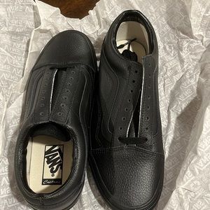 BRAND NEW all leather black vans